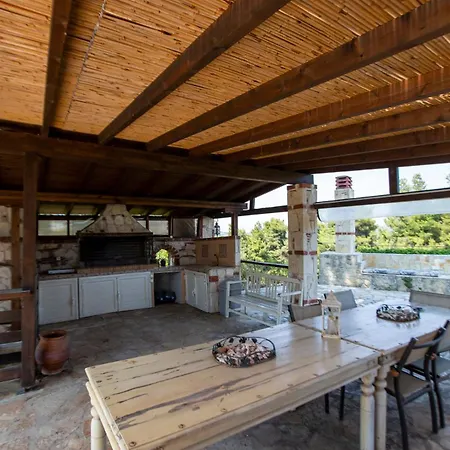 Eco Stone With Private Pool And Jacuzzi Kalandra