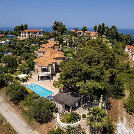Вилла Eco Stone With Private Pool And Jacuzzi Каландра