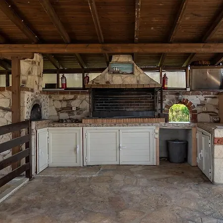 Вилла Eco Stone With Private Pool And Jacuzzi Каландра