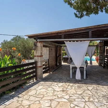 Eco Stone With Private Pool And Jacuzzi Каландра