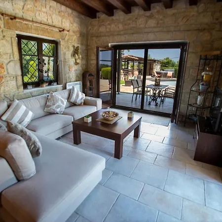 Eco Stone With Private Pool And Jacuzzi Каландра