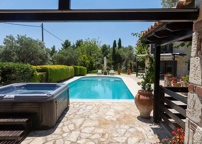 Eco Stone With Private Pool And Jacuzzi Καλάνδρα