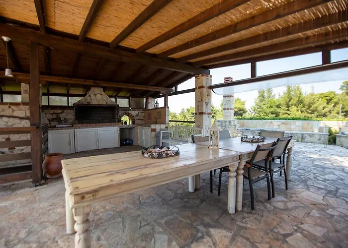 Eco Stone With Private Pool And Jacuzzi