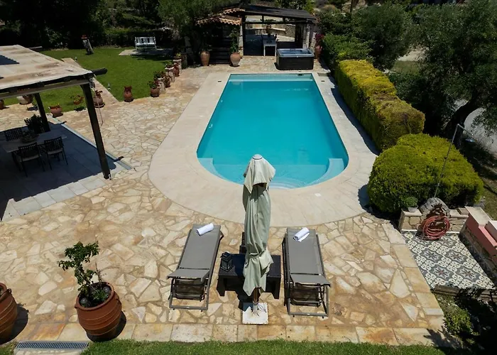 Βίλα Eco Stone With Private Pool And Jacuzzi Καλάνδρα