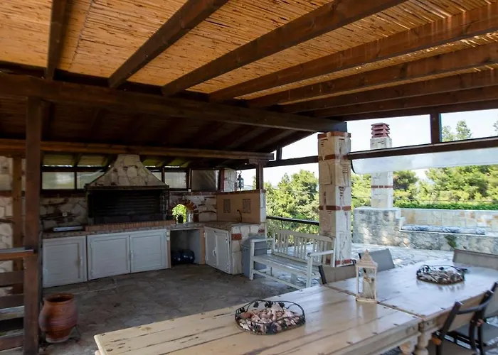 Eco Stone With Private Pool And Jacuzzi Καλάνδρα