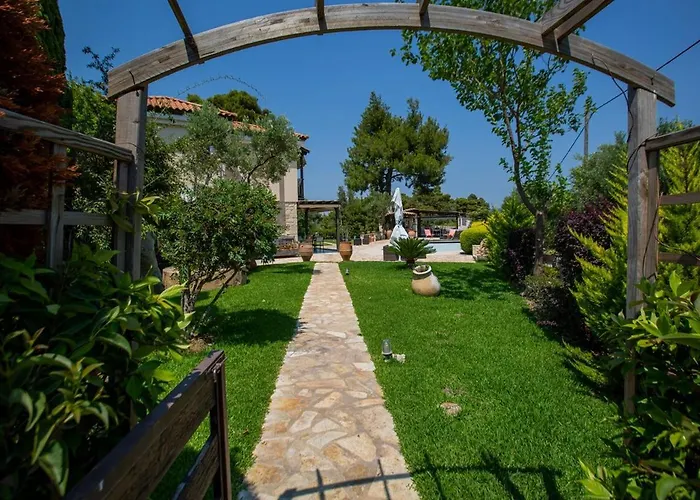 Eco Stone With Private Pool And Jacuzzi Καλάνδρα