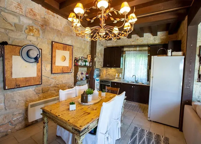 Eco Stone With Private Pool And Jacuzzi Καλάνδρα