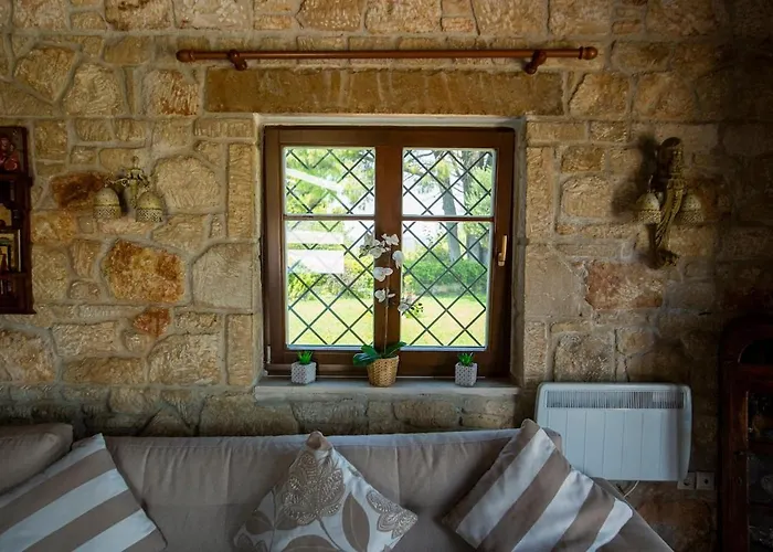 Βίλα Eco Stone With Private Pool And Jacuzzi